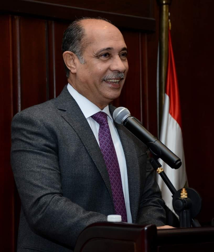 وزير الطيران خلال الجولة