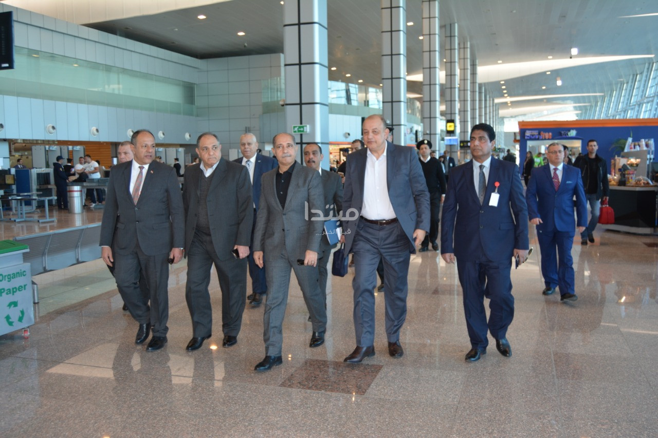 الفريق يونس المصرى وزير الطيران المدنى