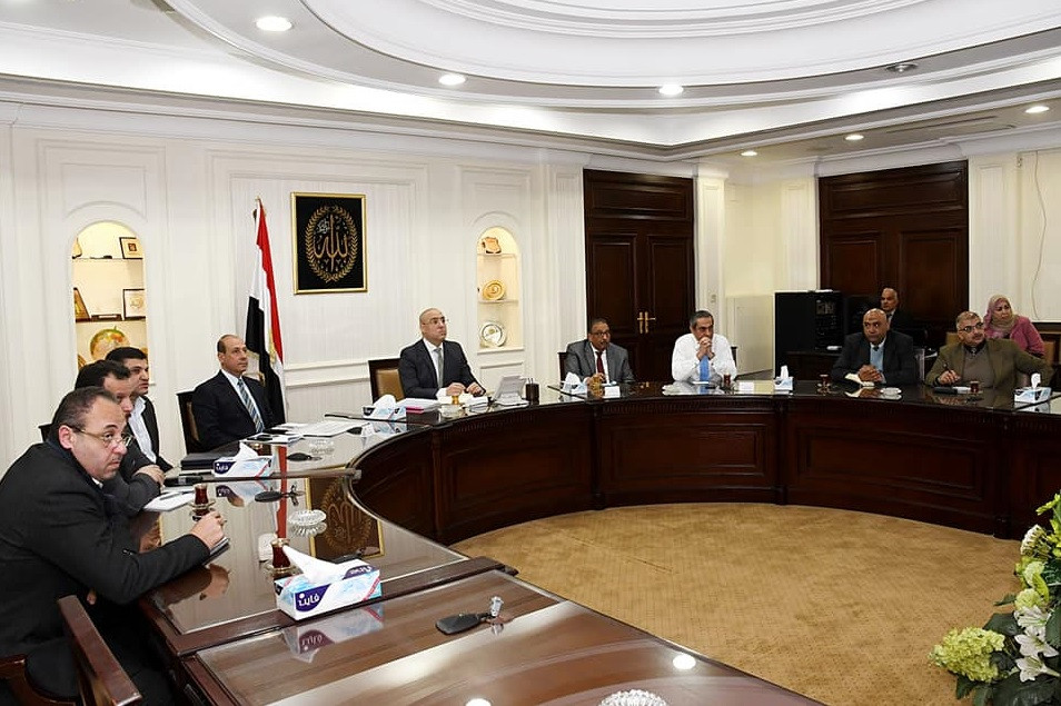 وزير الإسكان مع رئيس الجهاز  المركزى للتعمير