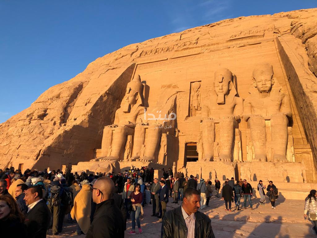 العنانى والمشاط يصطحبان السفراء الأفارقة فى جولة بمعبد أبو سمبل