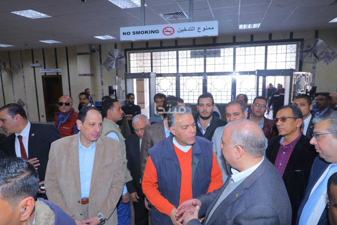 جولة وزير النقل بمحطة مترو المرج الجديدة
