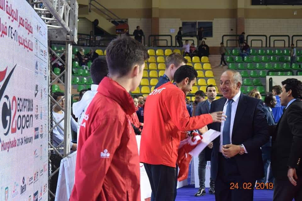 وزير الرياضة يكرم الفائزين فى بطولة التايكوندو