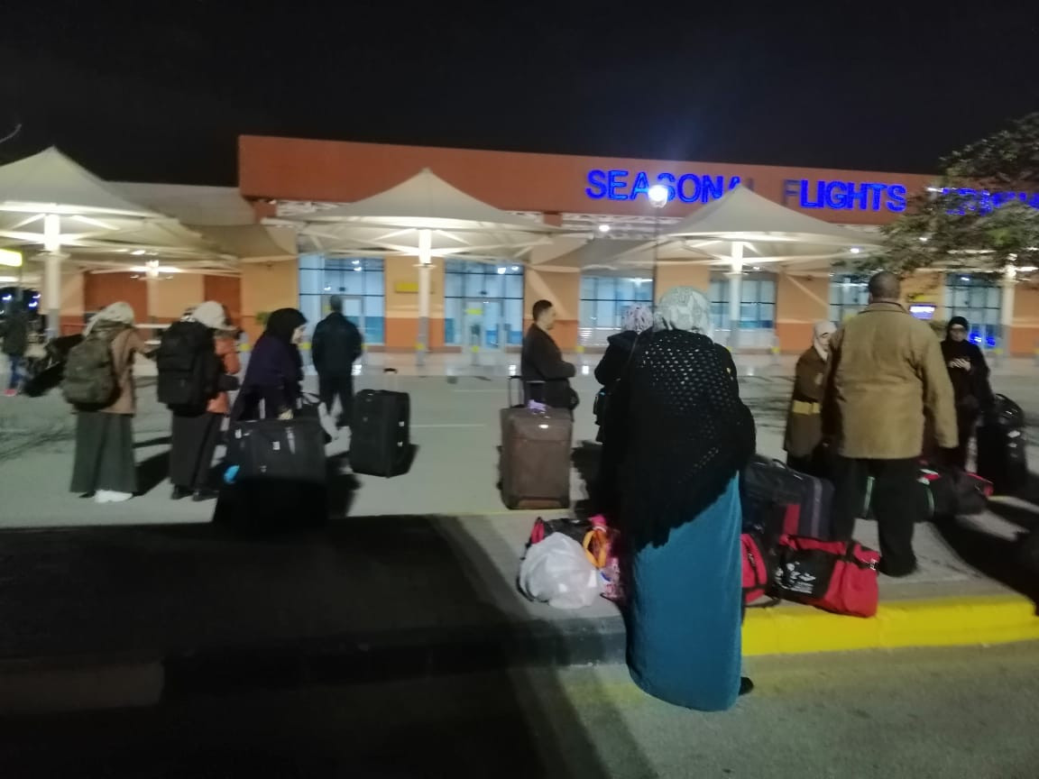 مطار القاهرة يستقبل أول أفواج المعتمرين الفلسطينيين