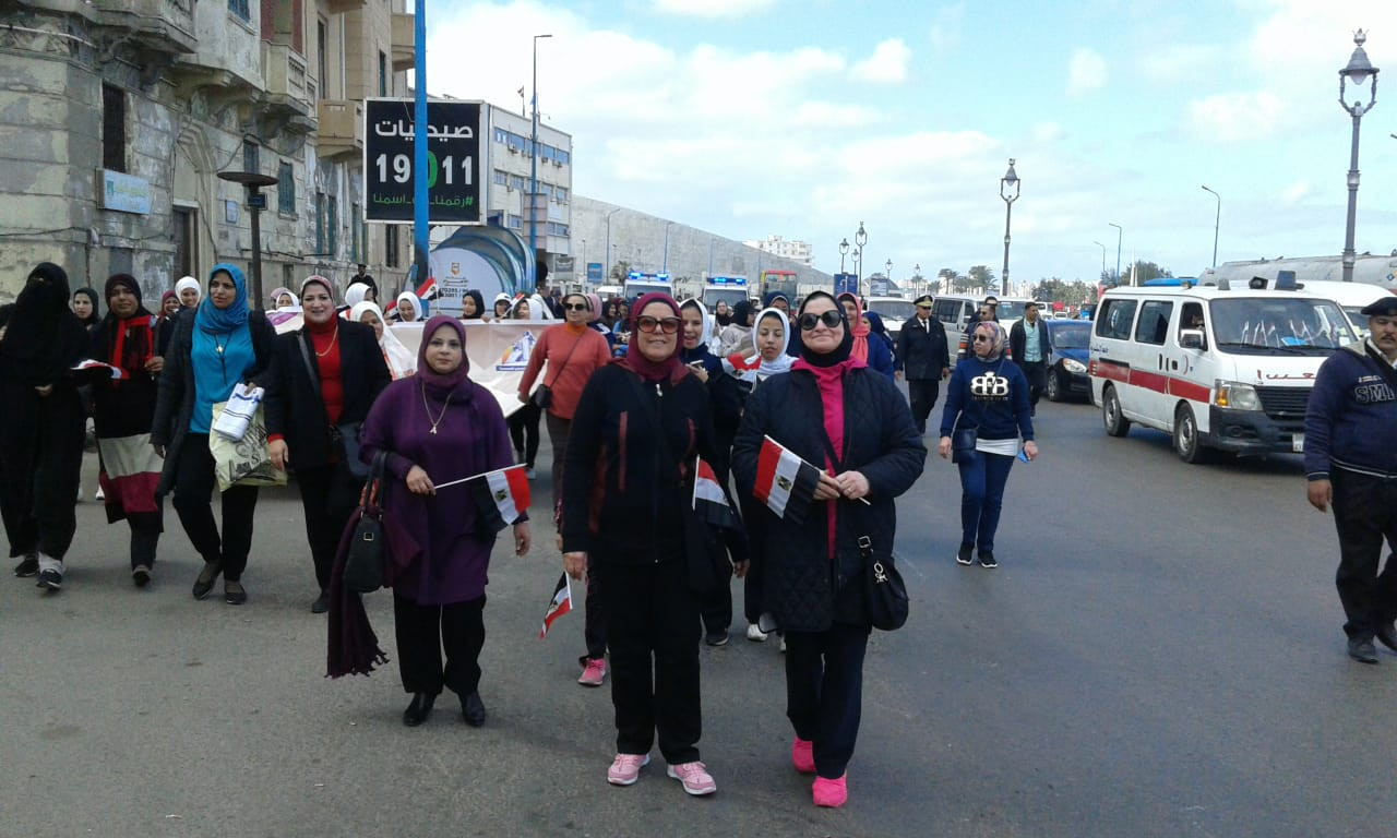 مسيرة للاحتفال باليوم العالمي للمرأة بكورنيش الإسكندرية