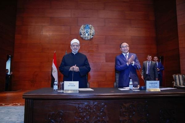 العالم يحتفى بالإمام الطيب