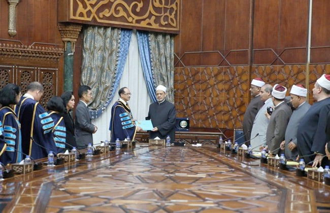 العالم يحتفى بالإمام الطيب