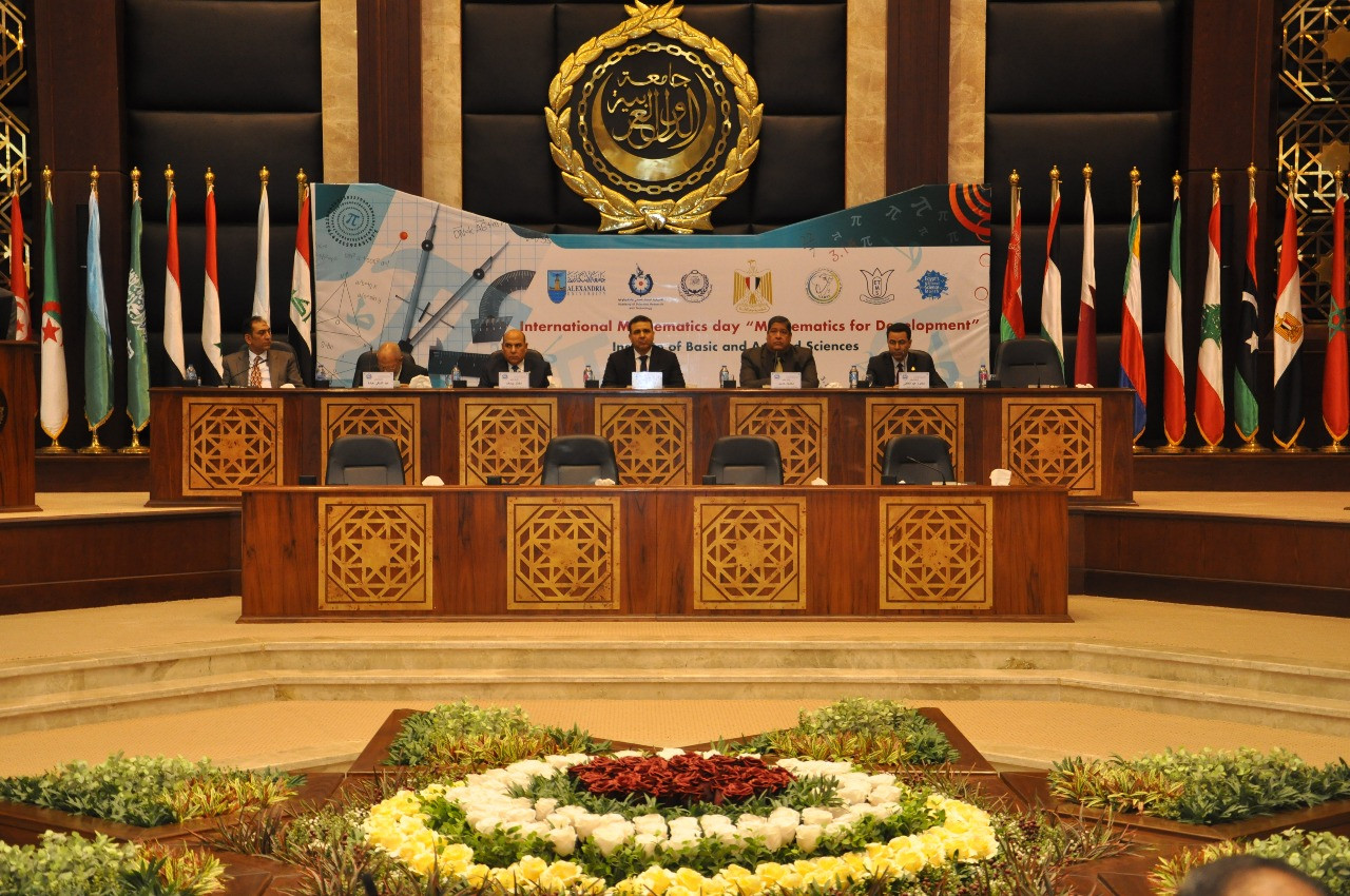 الأكاديمية العربية تكرم العالم المصري فهمي عبادة