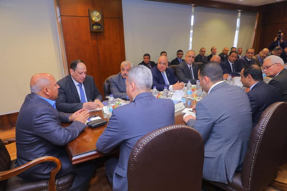 اجتماع وزير النقل مع قيادات الهيئة القومية للأنفاق