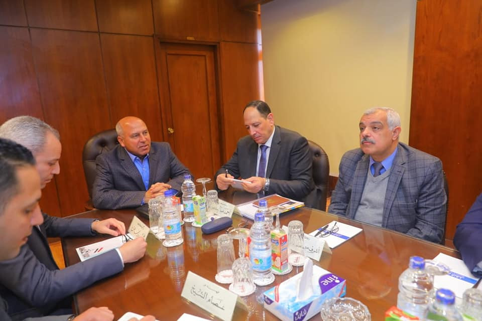 اجتماع وزير النقل مع قيادات الهيئة القومية للأنفاق