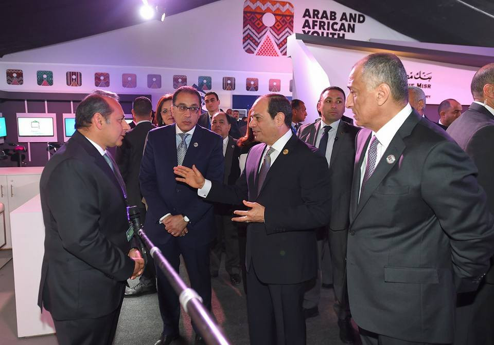 السيسى فى الجناح الاقتصادى