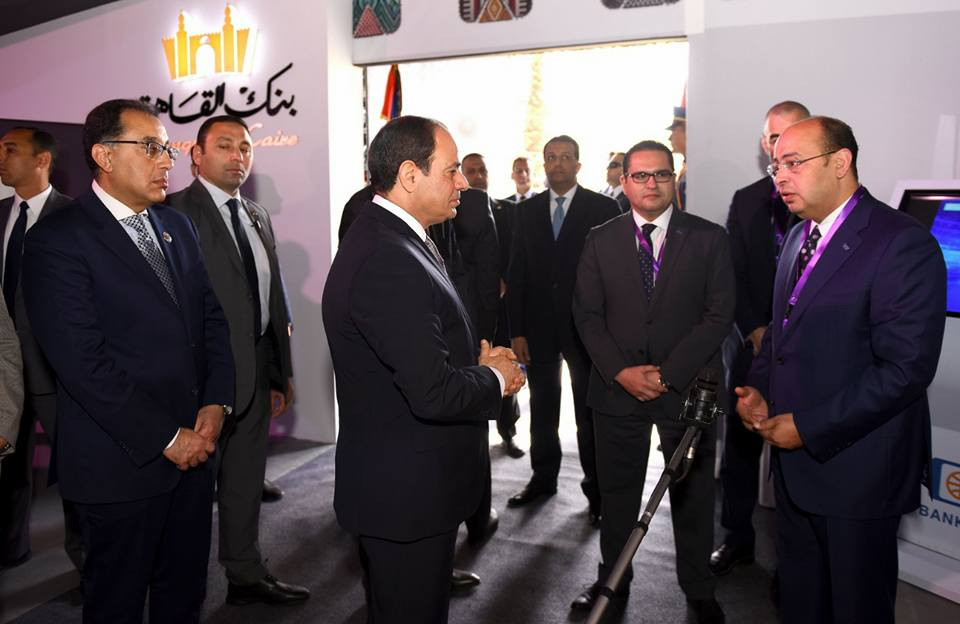 السيسى فى الجناح الاقتصادى