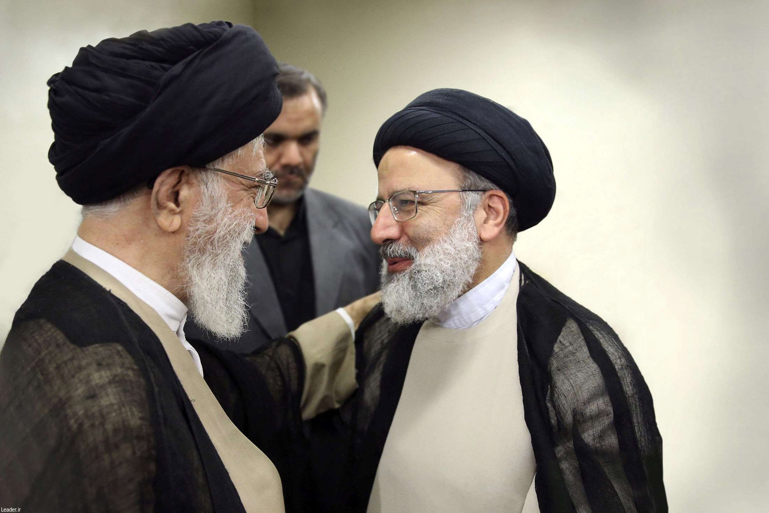 على خامنئى وإبراهيم رئيسى