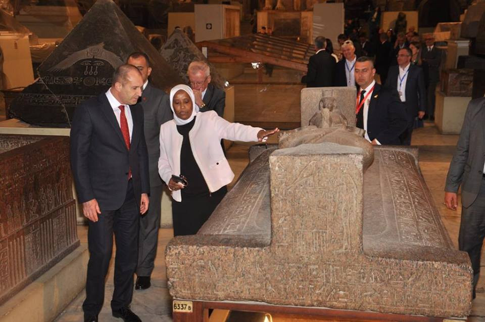 الرئيس البلغارى وحرمه يزوران الأماكن السياحية بمصر