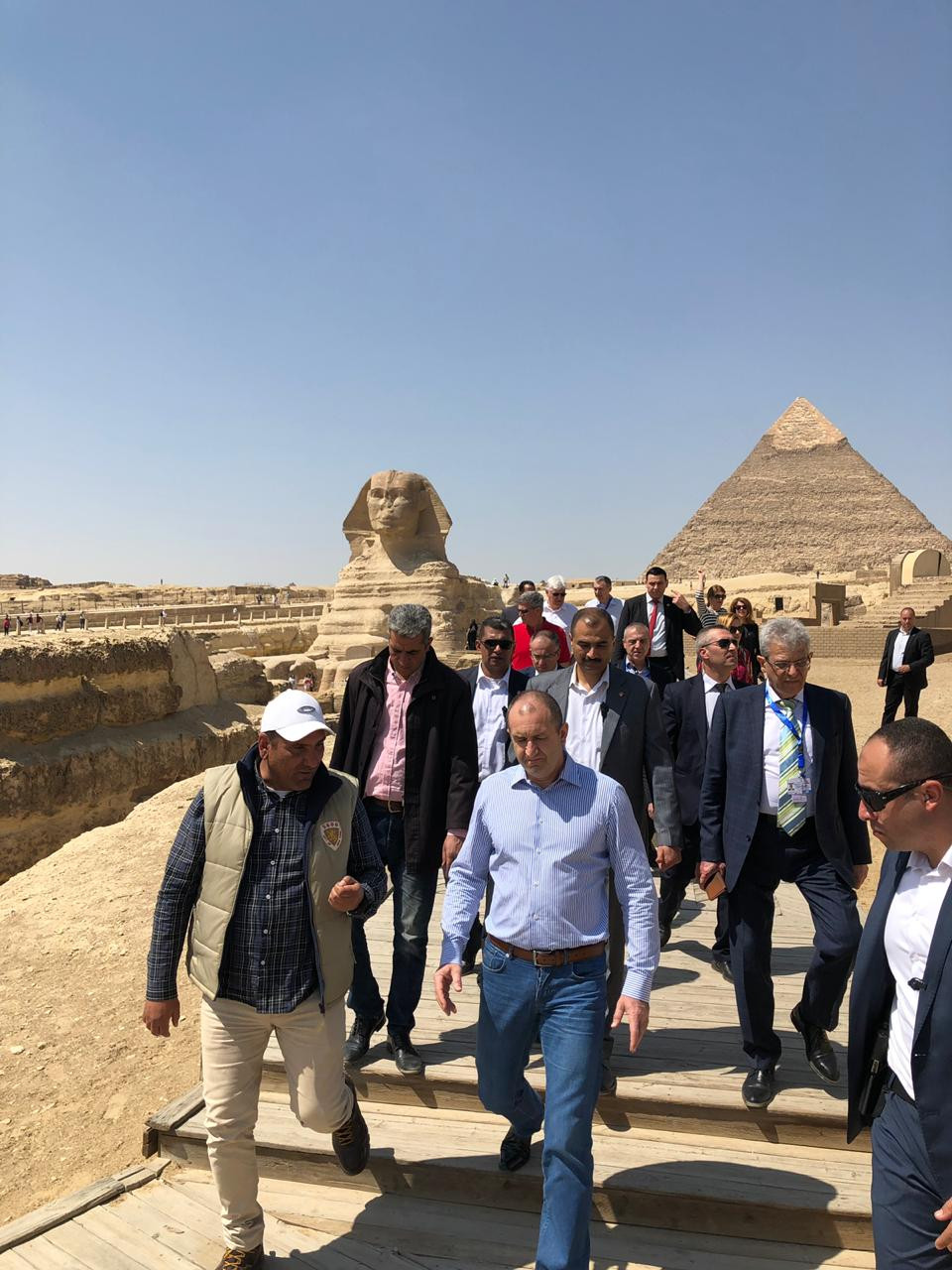 رئيس بلغاريا يزور الأهرامات