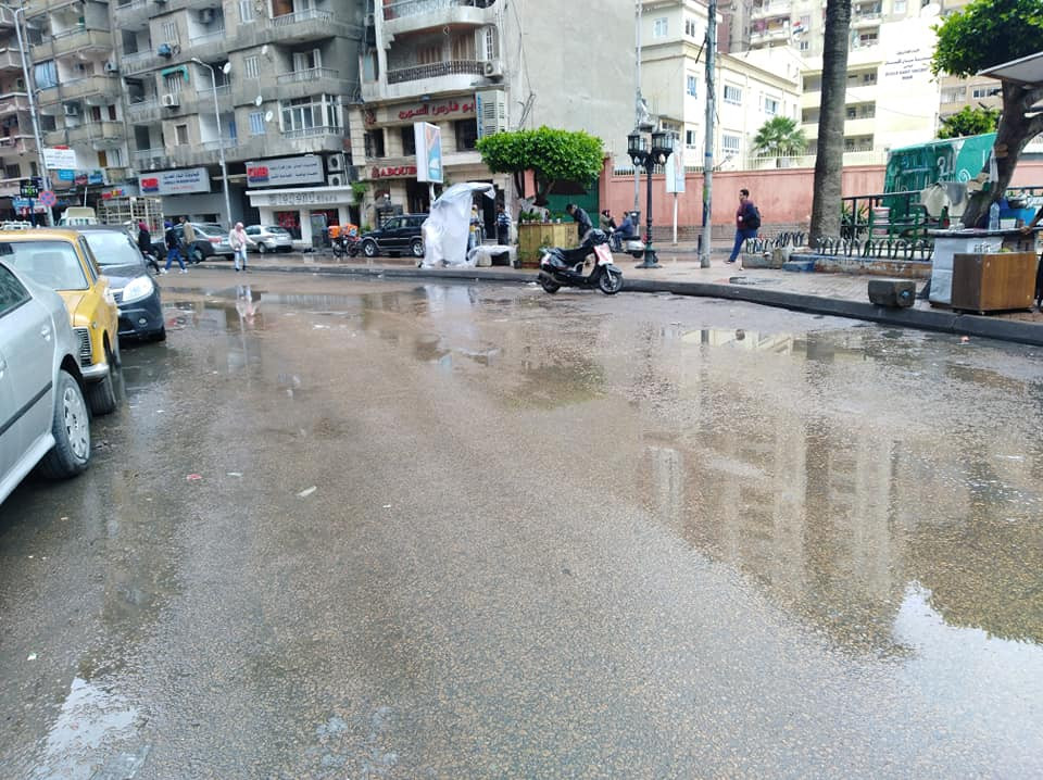 عواصف وأمطار يضربان الإسكندرية