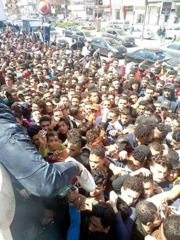 توافد جمهور الأهلى على شراء تذاكر مباراة صن داونز