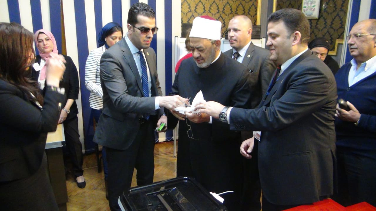 شيخ الأزهر يدلى بصوته