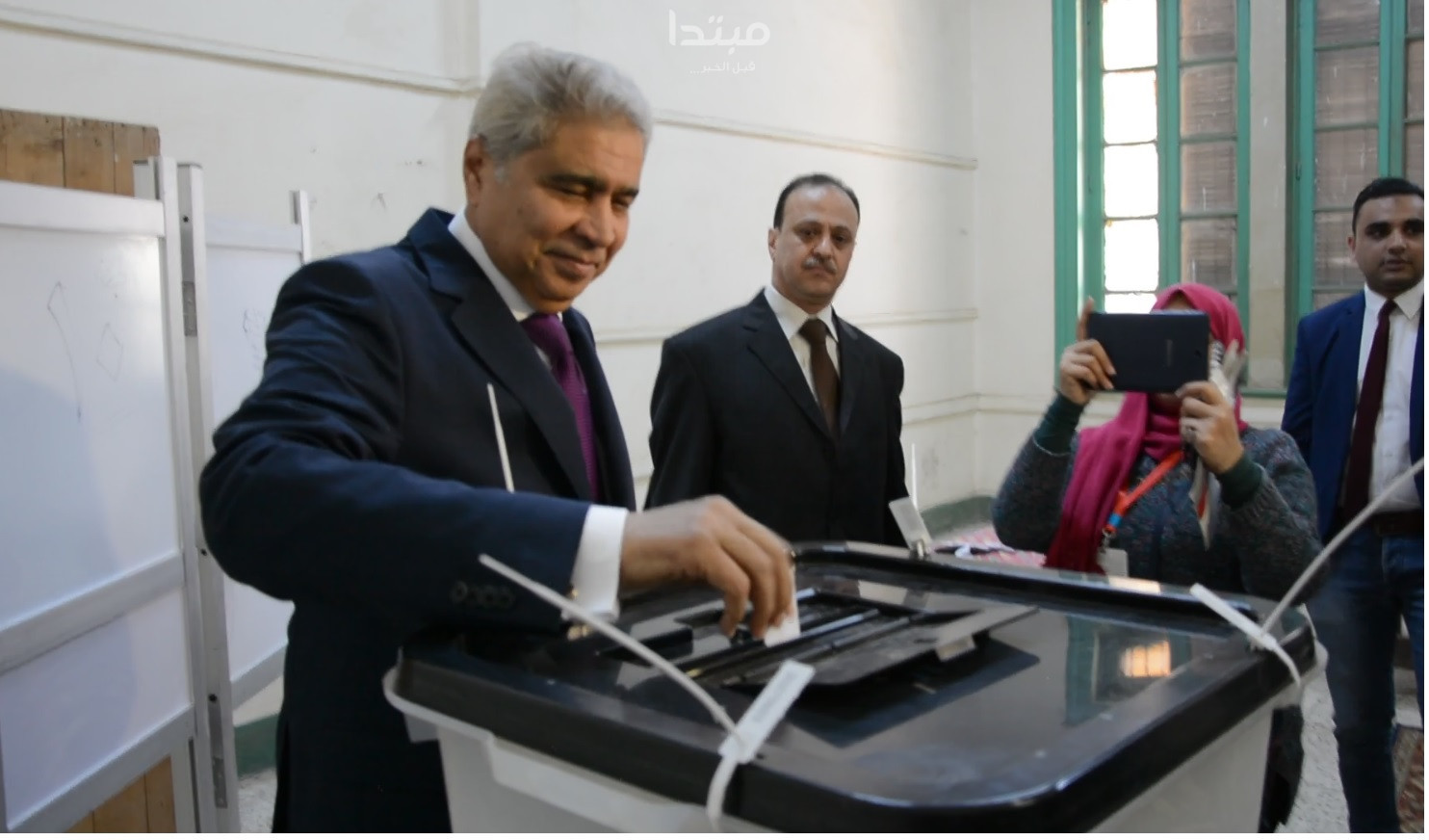 محافظ المنيا يدلى بصوته فى الاستفتاء على «التعديلات الدستورية»