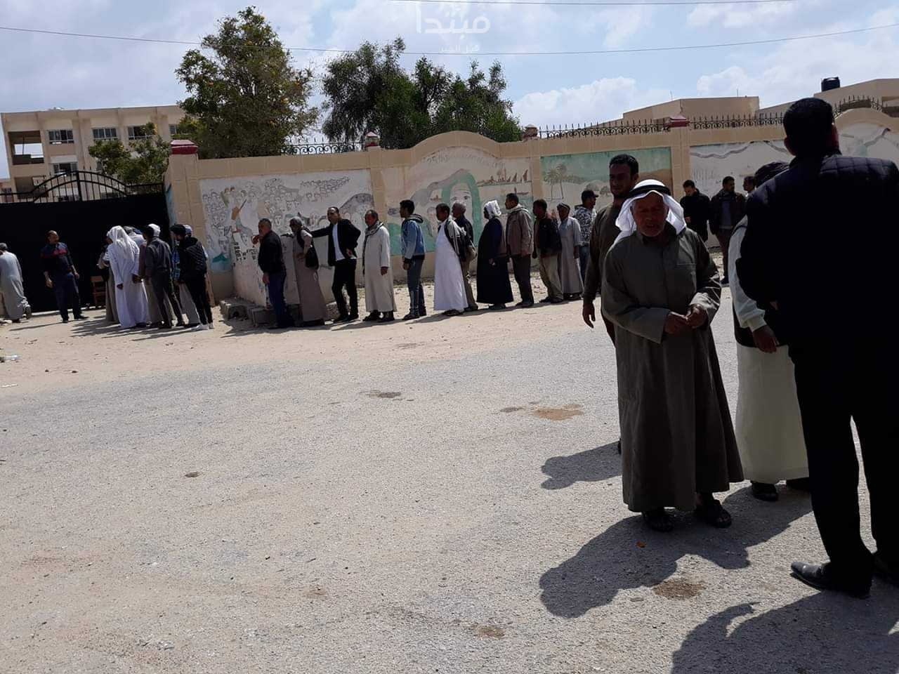 إقبال كبير لأهالى الشيخ زويد ورفح على الاستفتاء