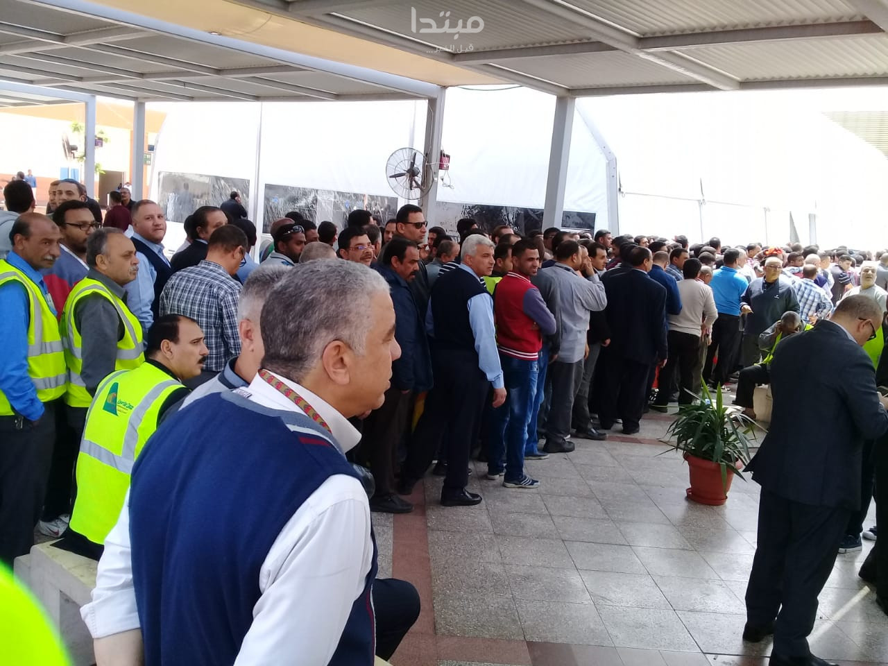 زحام شديد بمطار القاهرة على «الاستفتاء»