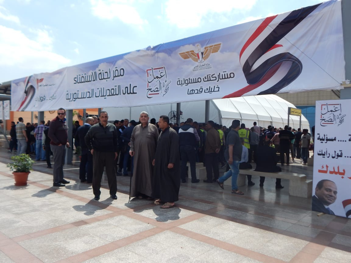 زحام شديد بمطار القاهرة على «الاستفتاء»