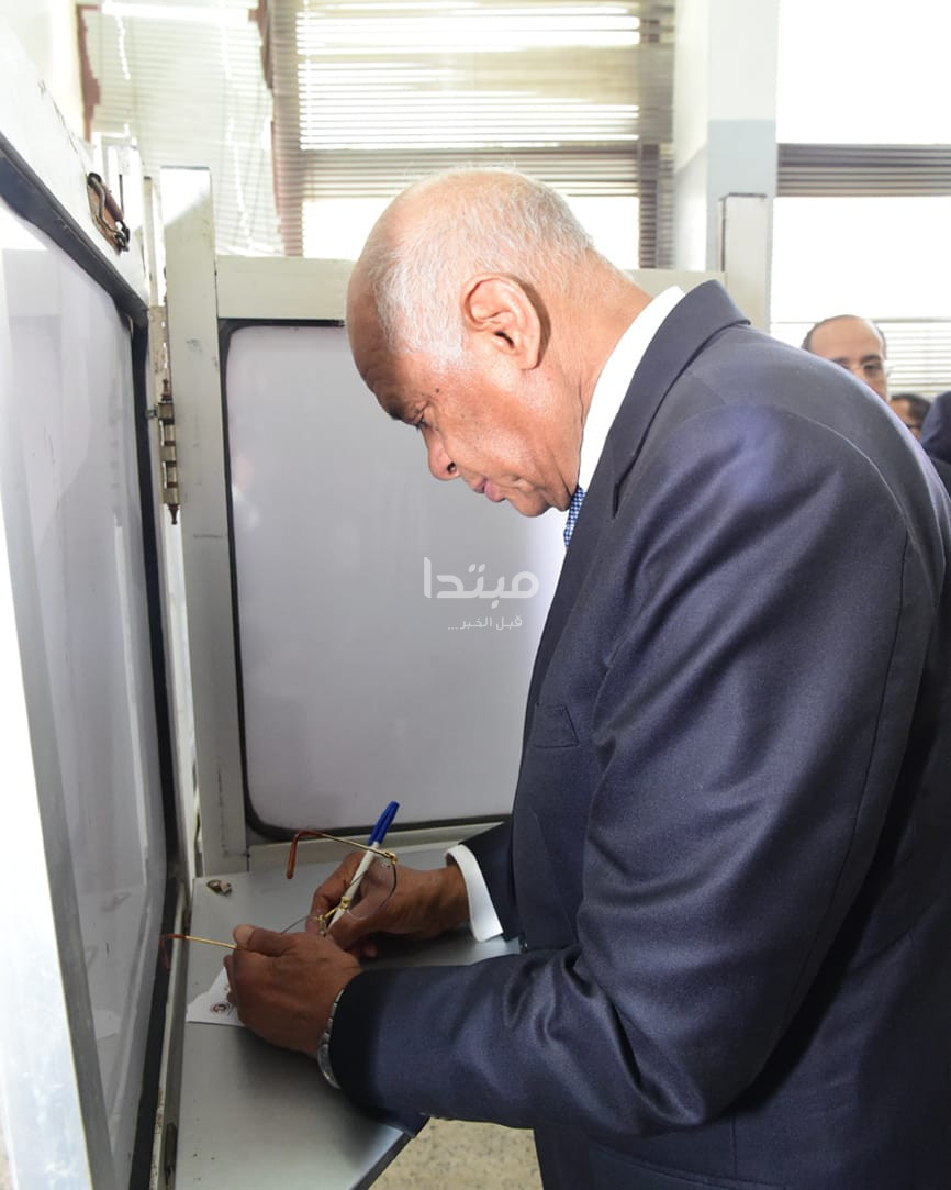 رئيس البرلمان يدلى بصوته فى الاستفتاء