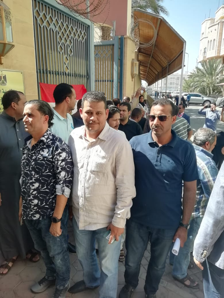 حشود المصريين بالسعودية المشاركين بالاستفتاء