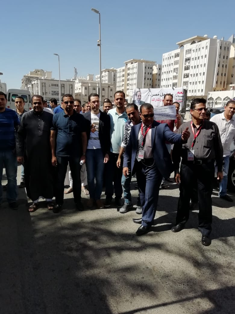 حشود المصريين بالسعودية المشاركين بالاستفتاء