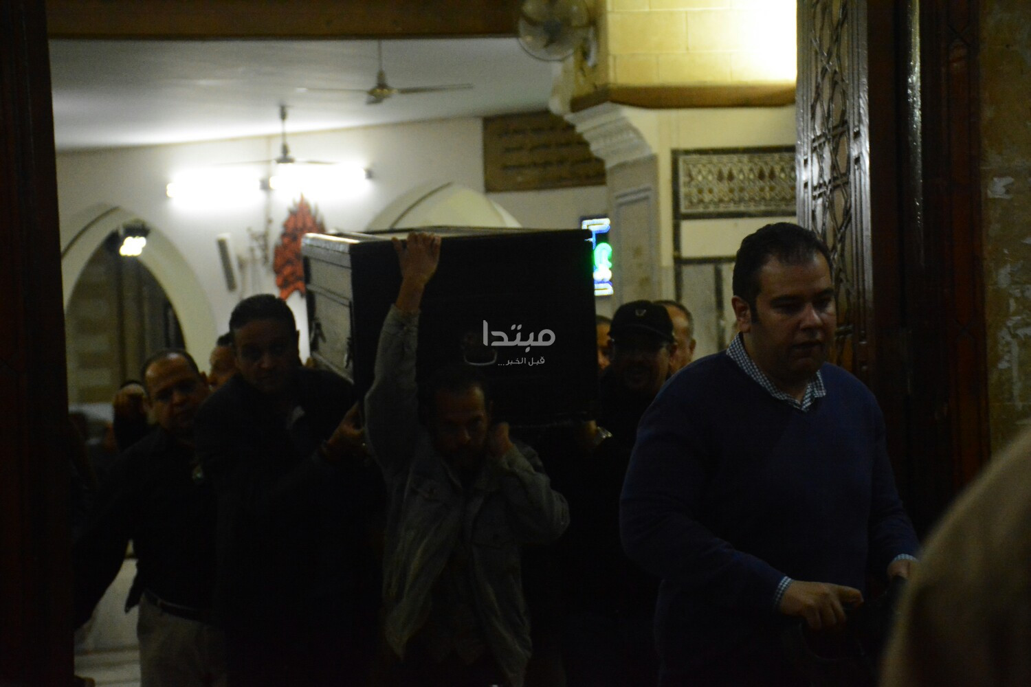 تشييع جنازة والدة هشام عباس