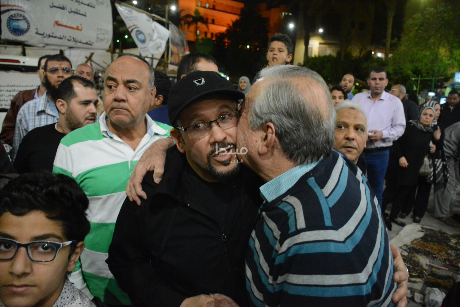 تشييع جنازة والدة هشام عباس