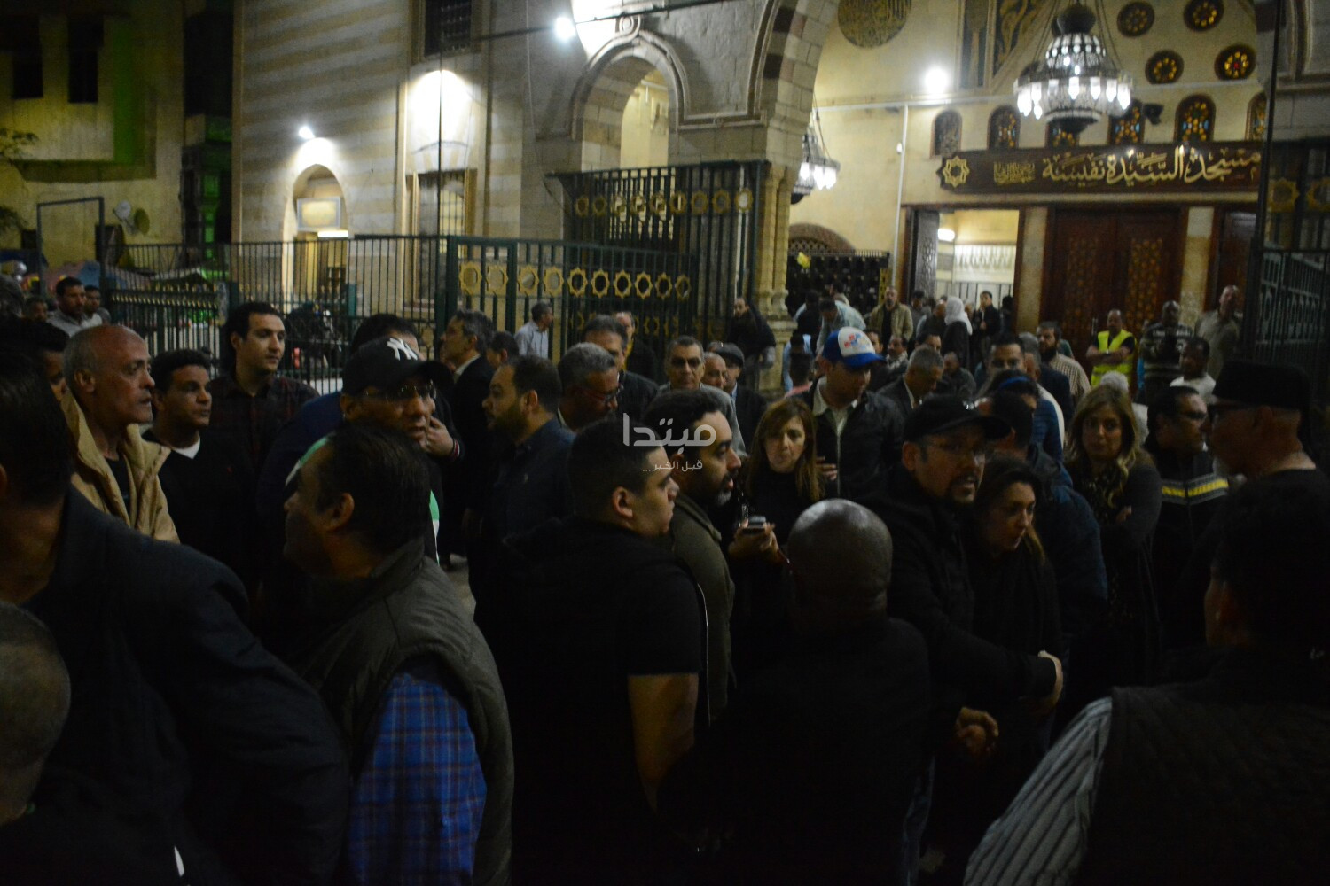 تشييع جنازة والدة هشام عباس