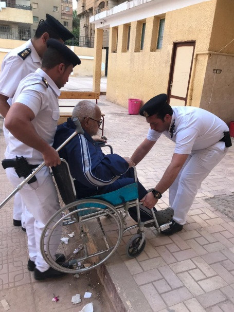 الداخلية تستجيب لطلبات كبار السن لنقلهم للجان الاستفتاء