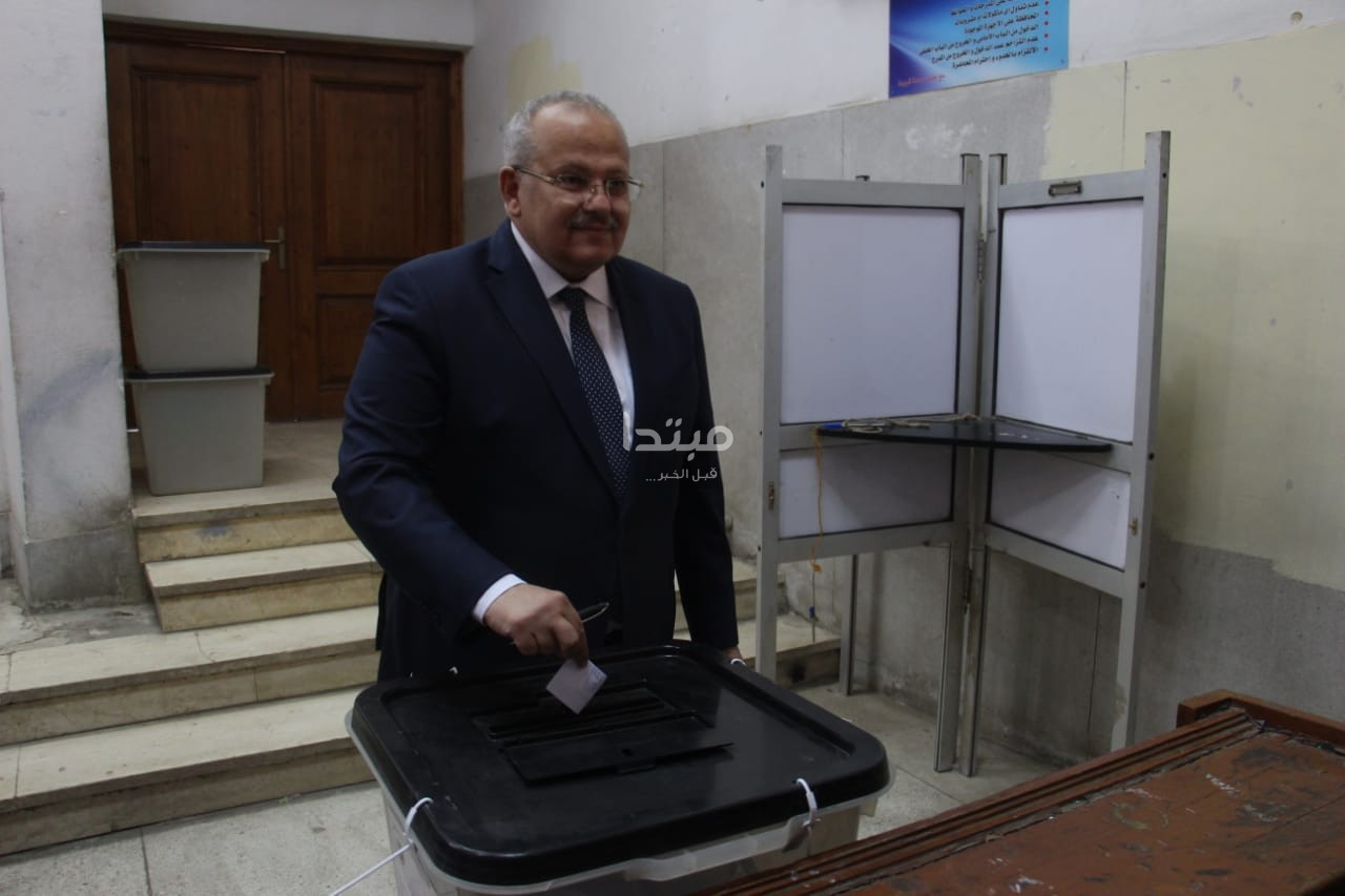 الخشت يدلى بصوته فى استفتاء 2019