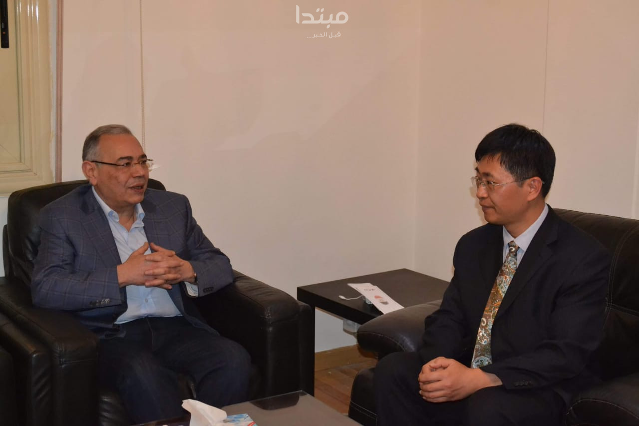 وفد من الحزب الحاكم الصينى يزور «المصريين الأحرار»