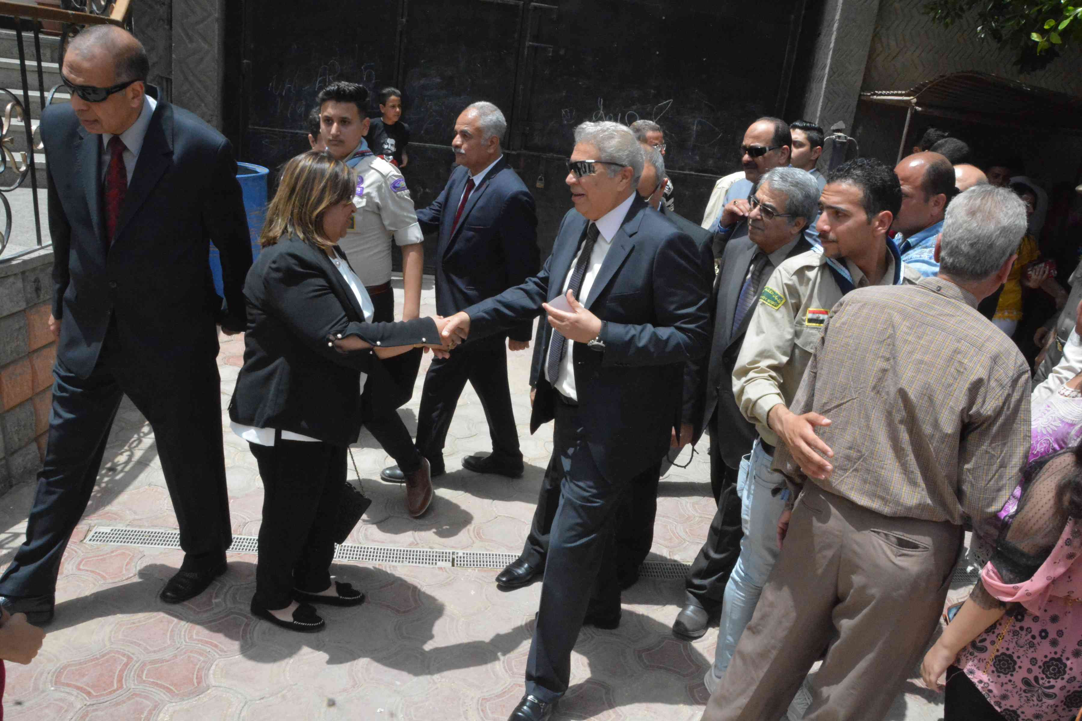 جولة محافظ المنيا على بعض الكنائس فى عيد القيامة