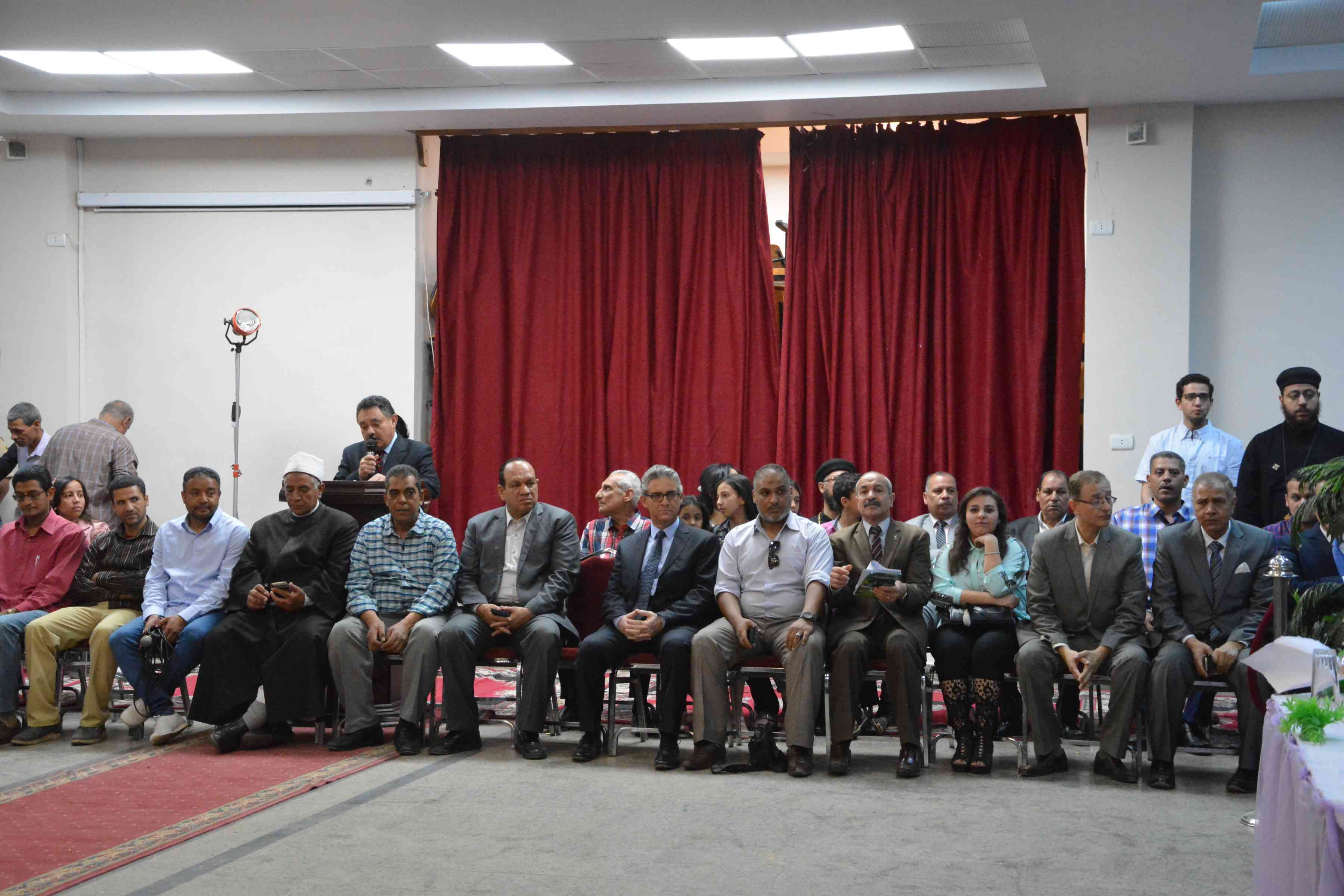 جولة محافظ المنيا على بعض الكنائس فى عيد القيامة