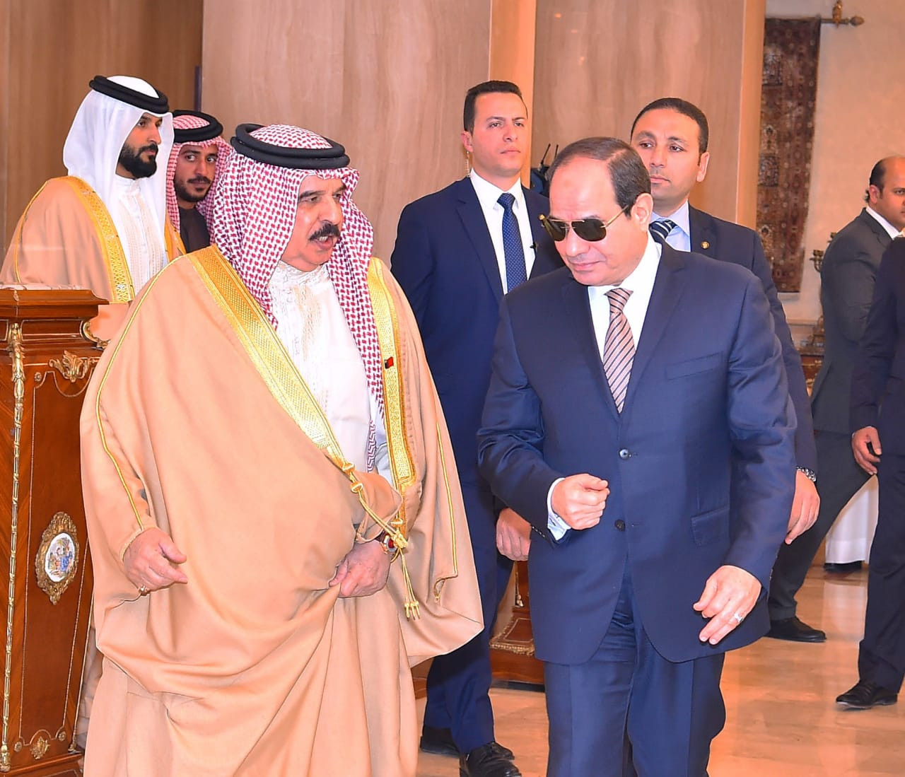 الرئيس السيسي يودع ملك البحرين