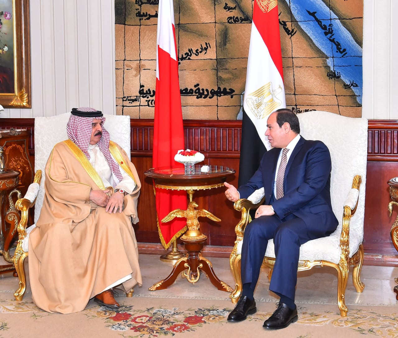 الرئيس السيسي يودع ملك البحرين