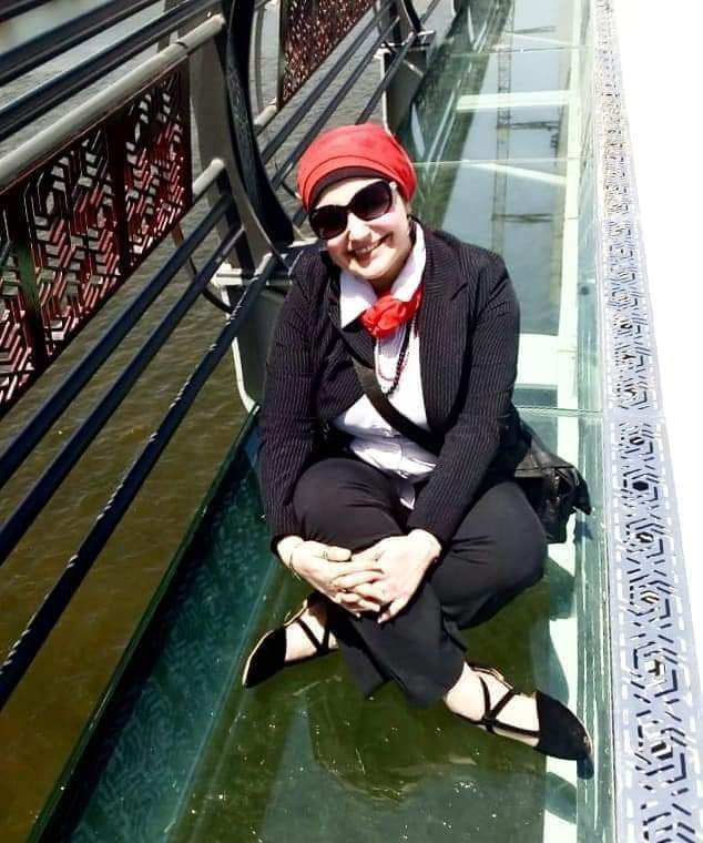 هاشتاج صورتك على الممشى الزجاجى