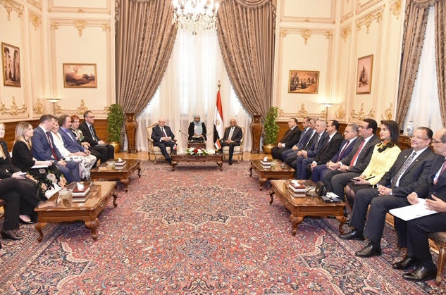 عبدالعال ورئيس مجلس الشيوخ الكندى