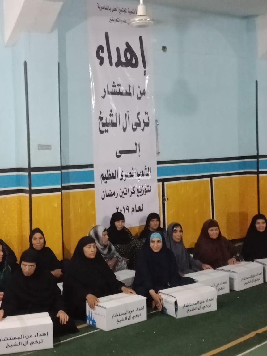 صور تركى آل الشيخ يهدى كراتين رمضان للأسر الأكثر احتياجا