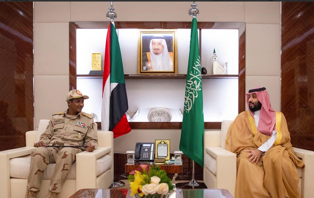 ولى العهد السعودى محمد بن سلمان والفريق أول محمد حمدان
