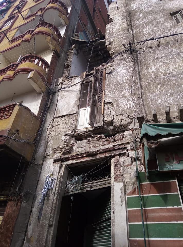 تحطم سيارة في انهيار جزئي بعقار بالإسكندرية