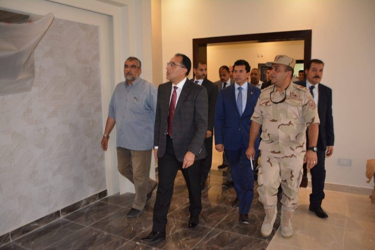 رئيس الوزراء يشهد تشطيبات استاد القاهرة