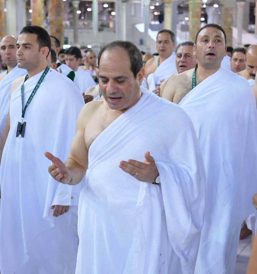 الرئيس السيسى يؤدى مناسك العمرة