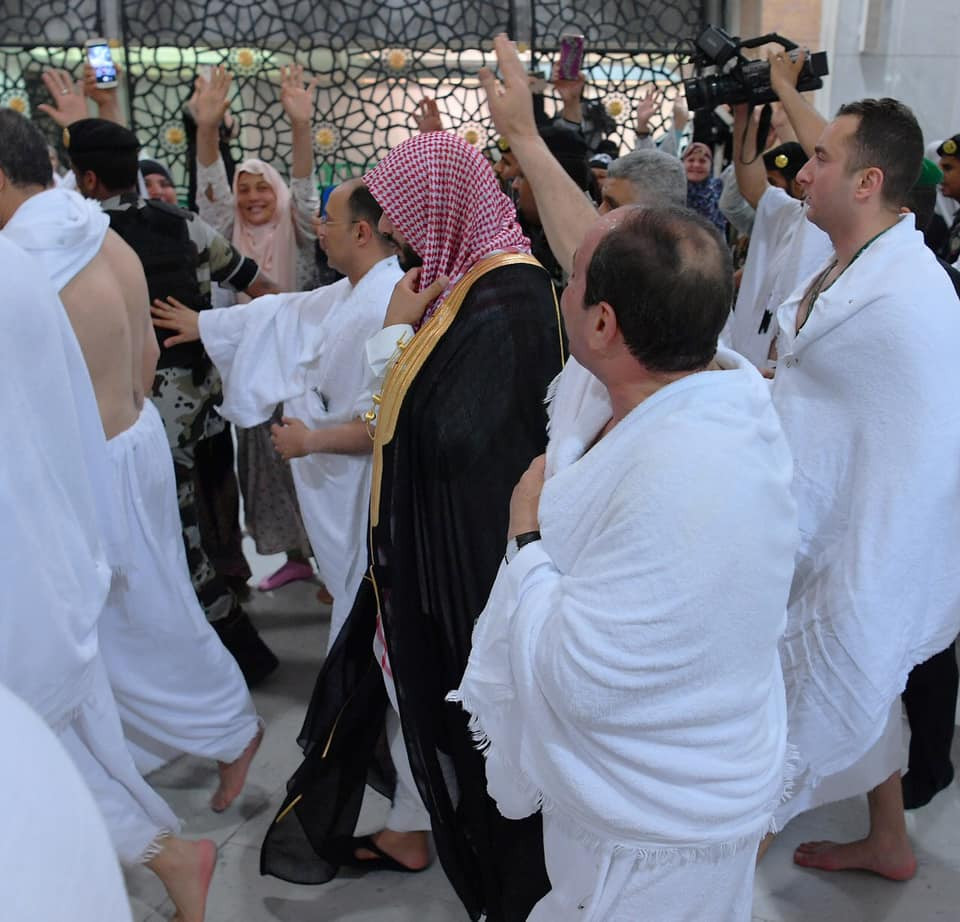 الرئيس السيسى يؤدى مناسك العمرة