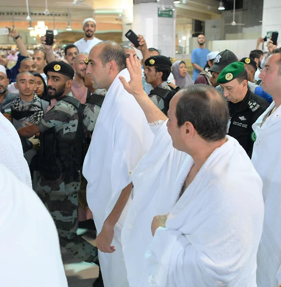 الرئيس السيسى يؤدى مناسك العمرة