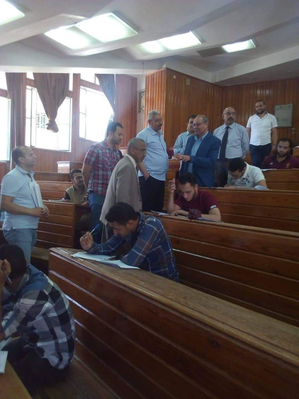 نائب رئيس جامعة الأزهر يتفقد امتحانات كلية طب الأسنان