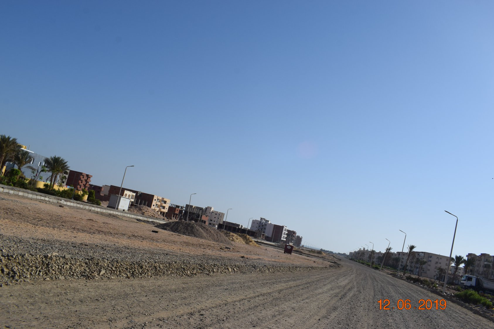 تطوير طريق عمارات الإسكان الاجتماعى بالغردقة