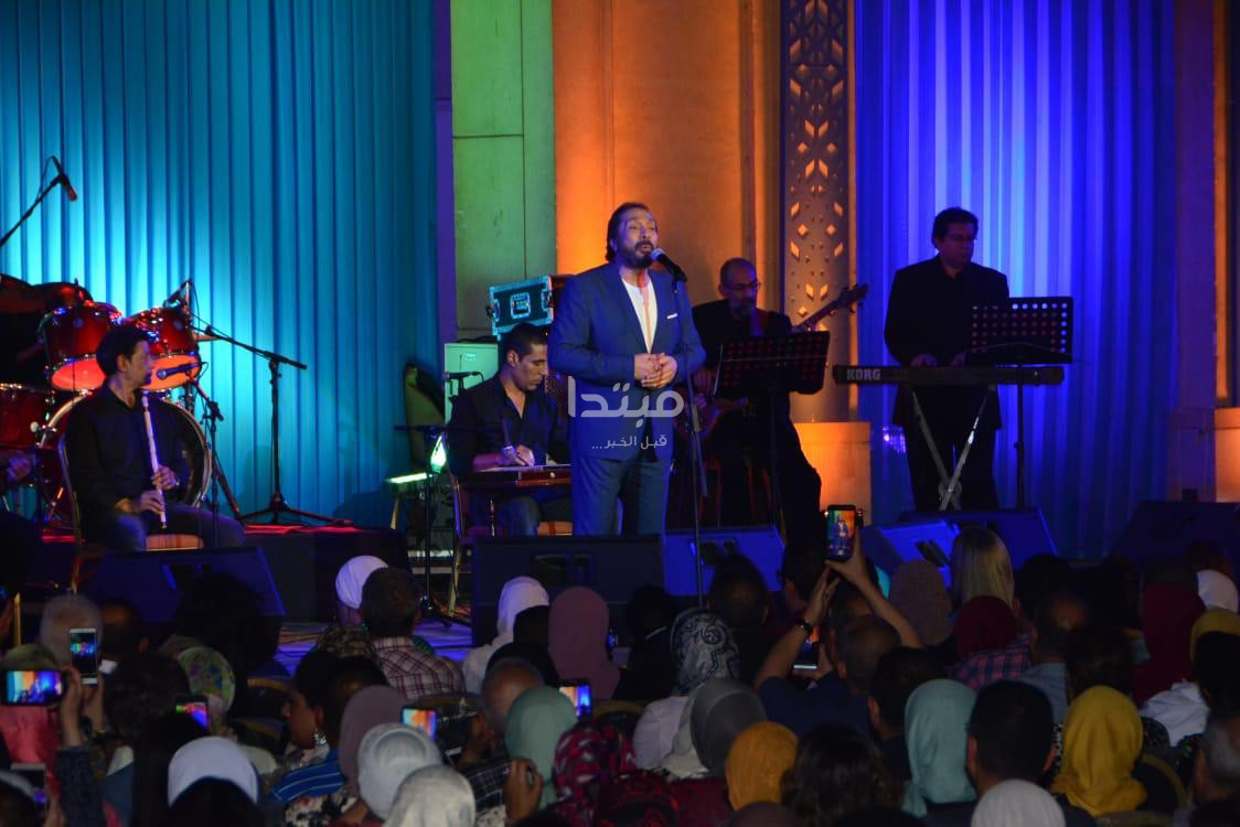 على الحجار